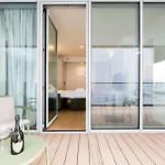 Apartmán Waterfront Luxury Studio, Free Parking, Ac, Netflix & Wifi By Tilo Lux Janov